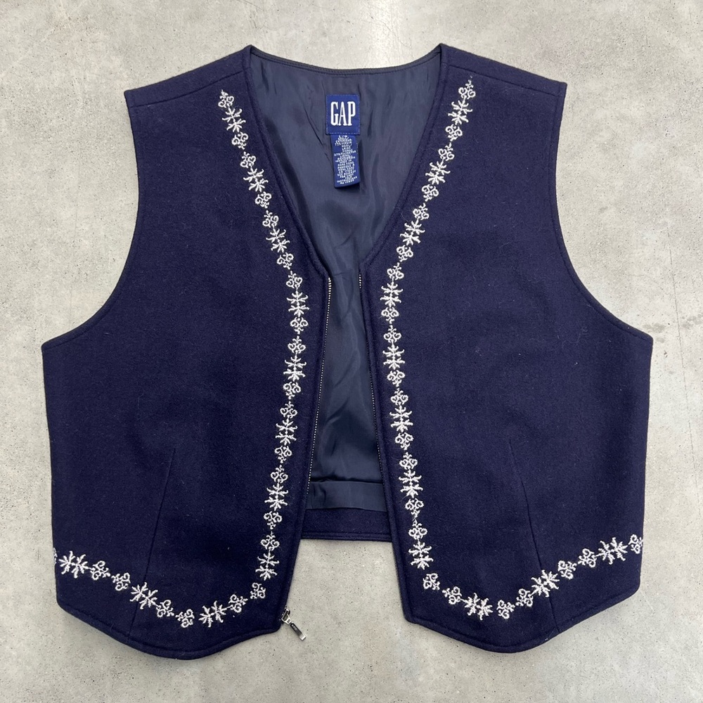 Vintage GAP Wool Embroidered Vest – Size L 🐑